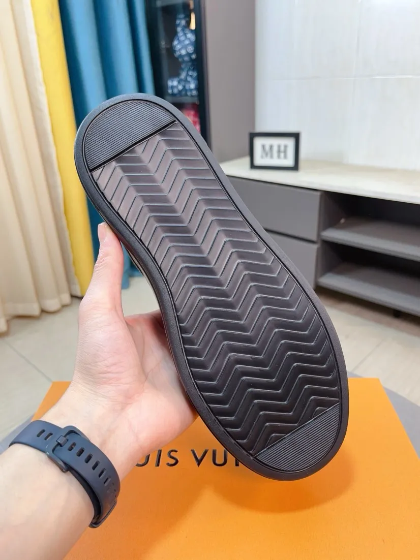Ex-factory price 438🌹🌹【LOUIS VUITTON】Same style on Louis Vuitton* official website🚹Men's high-top casual shoes❤️Same style as popular celebrities and big names ~ Best-selling at home and abroad Lv focuses on the checkerboard series...Imported first-layer cowhide with special fabrics➕Full sheepskin lining➕Brand-specific hollow outsole💎Produced by OEM The highest version🔍🔍Number of codes: 38-44,